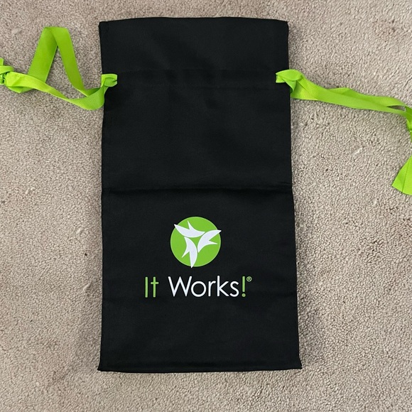 It Works Global Clothing Lot - Picture 5 of 5